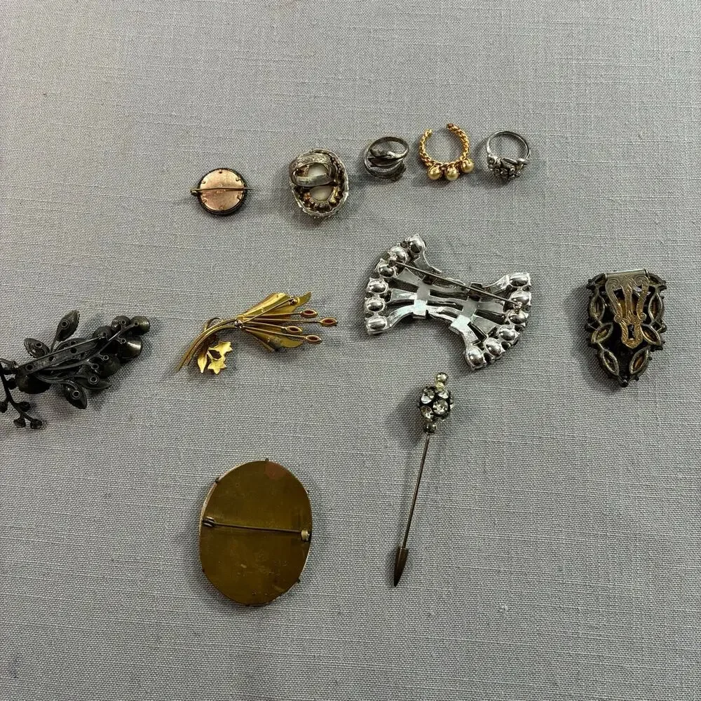 Vintage Costume Jewelry Lot Rhinestone Brooches Pins Rings Floral Portrait